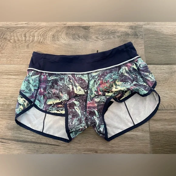 Lululemon Speed Up Shorts 2.5” - Picture 7 of 10